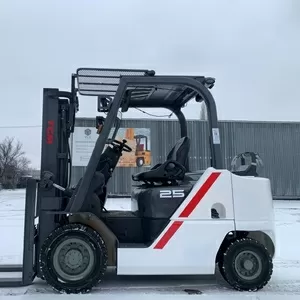 Газ-бензиновий навантажувач TCM (Nissan),  напрацювання 5045 мотогодин