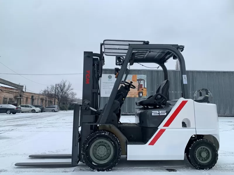 Газ-бензиновий навантажувач TCM (Nissan),  напрацювання 5045 мотогодин